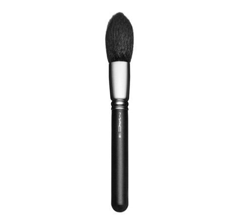 M·A·C #138 Tapered Face Brush